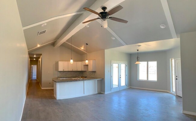 Foto del edificio - Beautiful Duplex!