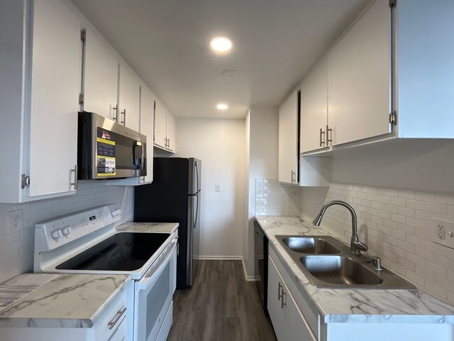 Interior Photo - 951 S. Oxford