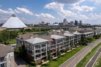 Building Photo - 380 Island Dr