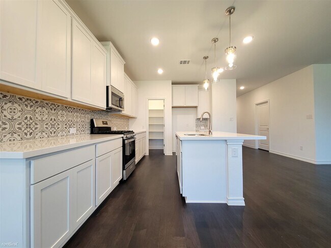 Building Photo - 3 br, 2 bath House - 108 Adeline Rd