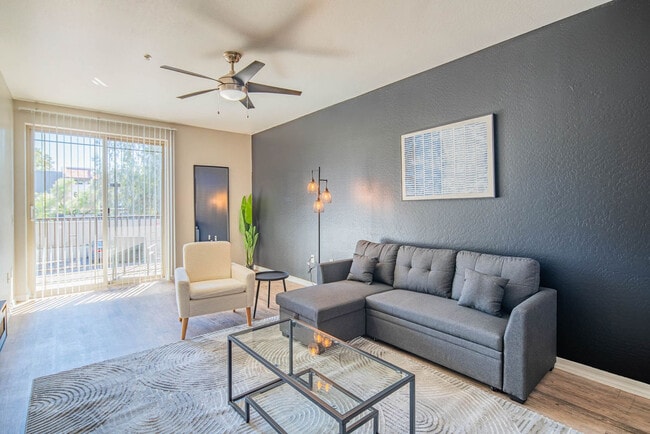 Foto del edificio - 1275 E University Dr