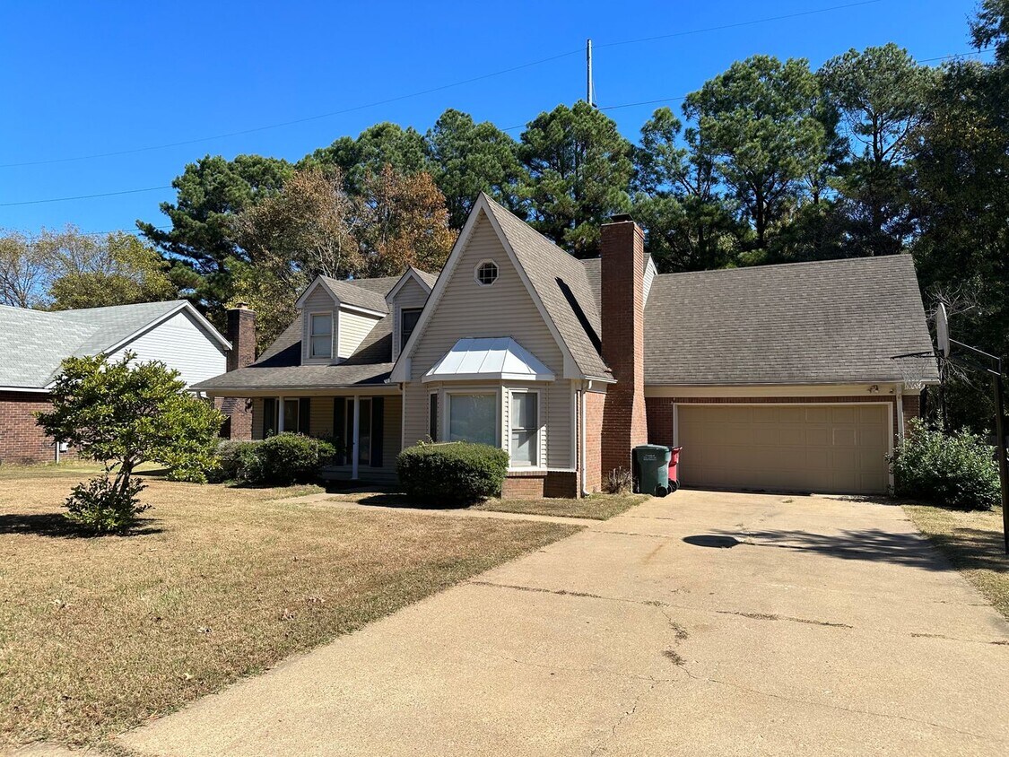 AVAILABLE NOW!! 5 Bed 2.5 Bath in Southaven House Rental in Southaven