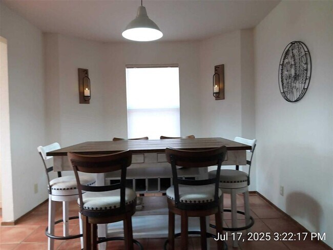 Building Photo - 1712 Creek Bend Cir