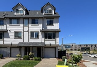 Building Photo - 12949 SW Meadbrook Ln