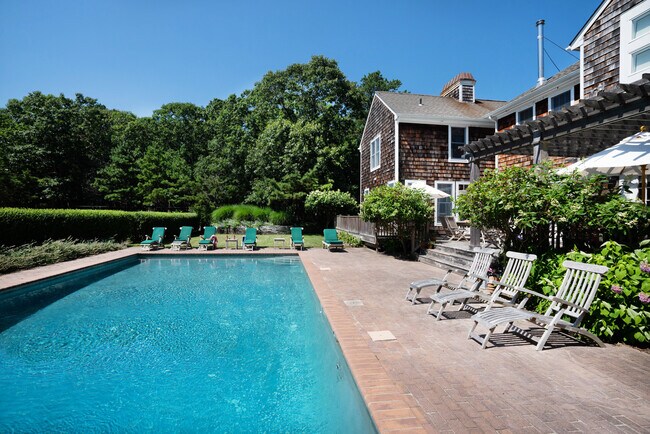 Building Photo - 655 7 Ponds Towd Rd