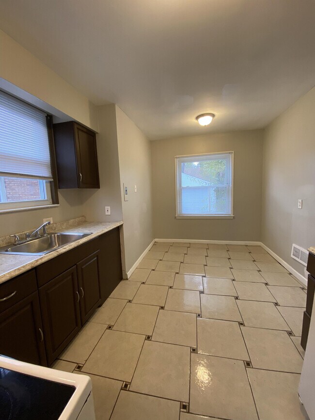 Foto del edificio - 15821 Kentfield St