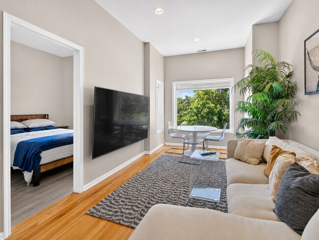 Foto del edificio - 3354 W Jackson Blvd