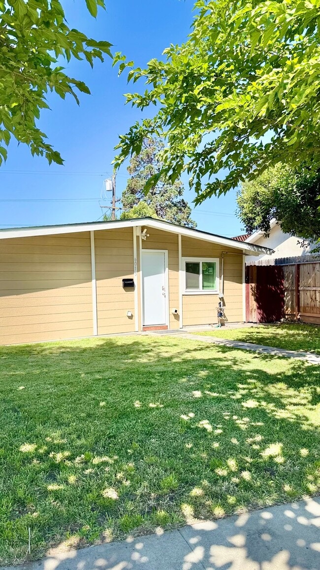 Building Photo - 6015 Alturas Ave