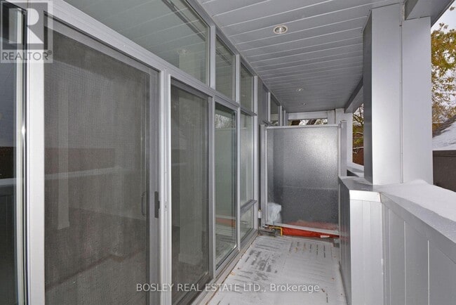 Building Photo - 952 Kingston Rd