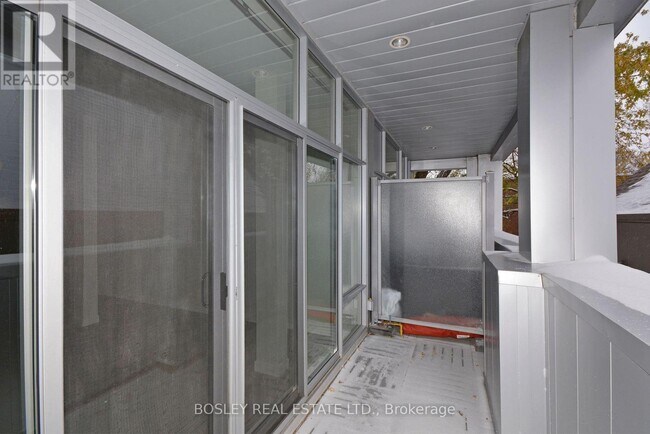 Photo du bâtiment - 952 Kingston Rd