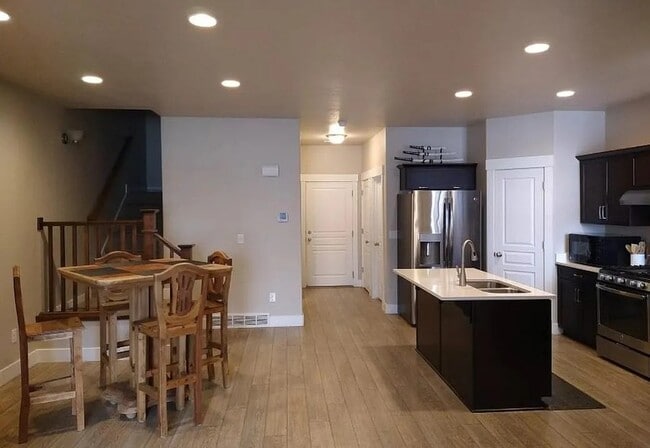 Foto del edificio - 357 E Vancott Wy