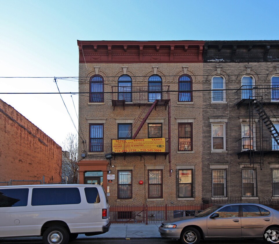 Primary Photo - 2160 Dean St