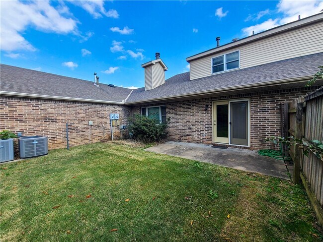 Foto del edificio - 1020 W Cypress St