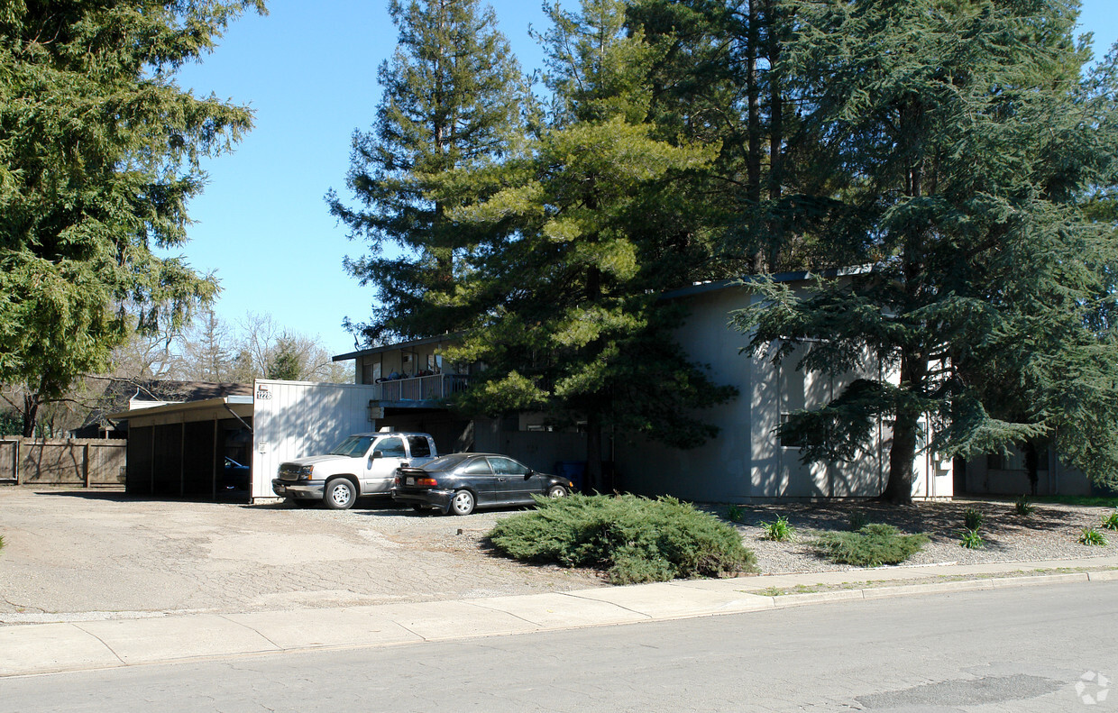 Building Photo - 1228 McMinn Ave
