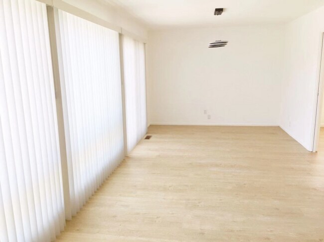 Building Photo - 112 Edgewood Dr
