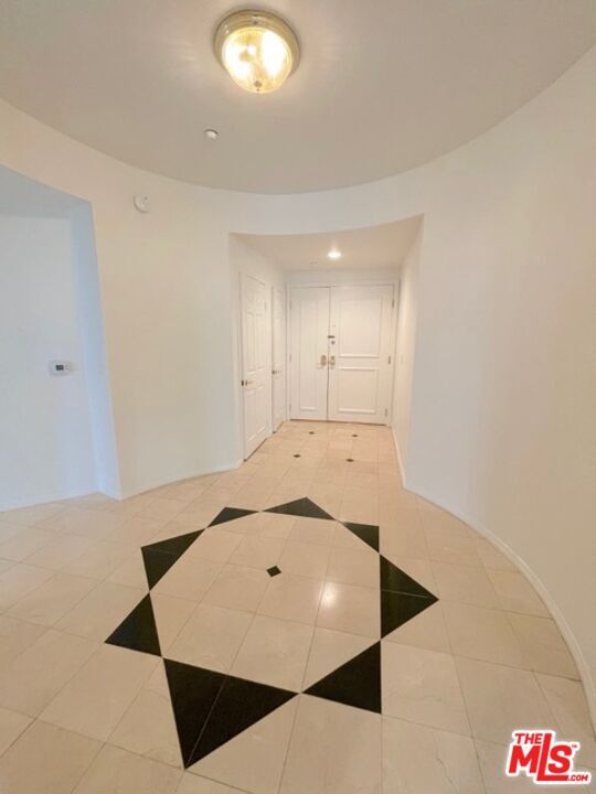 Foto del edificio - 121 N Almont Dr