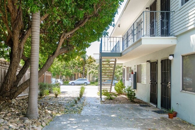 Foto del edificio - Pacific Beach 2 Bedroom Only a Few Blocks From The Water