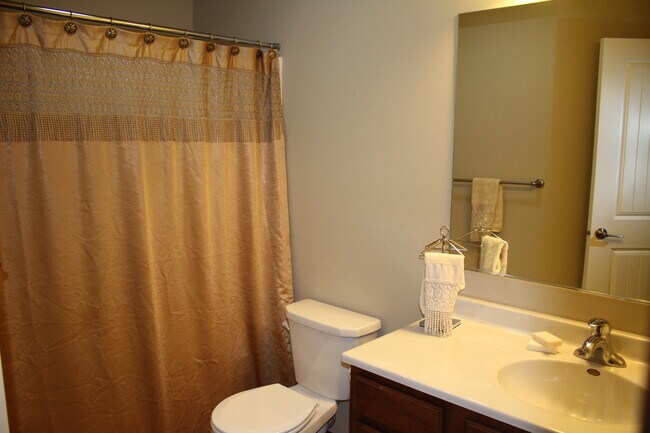 Building Photo - 3724 Ravenwood Cir