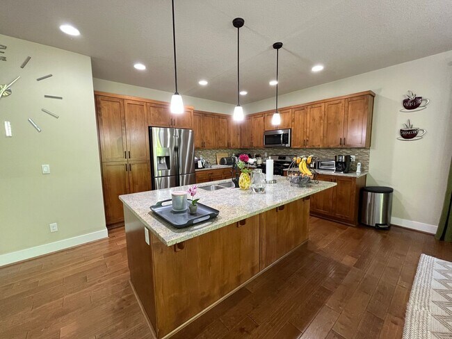 Building Photo - Beautiful 4Bd + 2Ba With Gorgeous Green Vi...