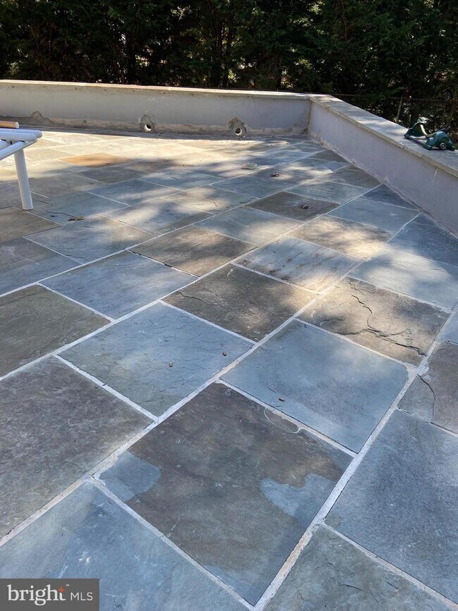 Building Photo - 6810 Brisbane St