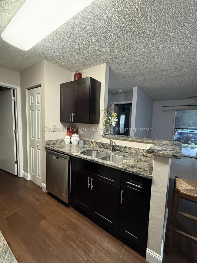 Building Photo - 2501 Grassy Point Dr