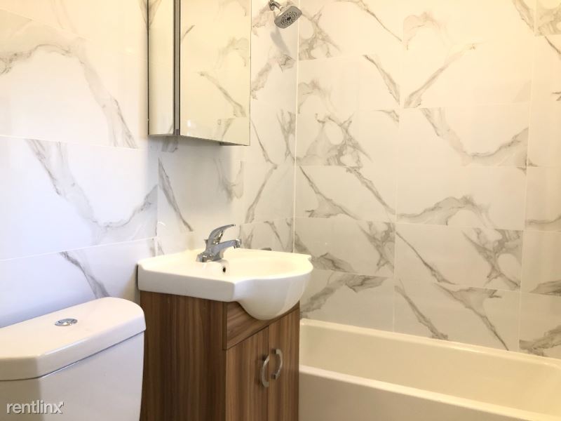 Foto del edificio - 104 Booraem Ave