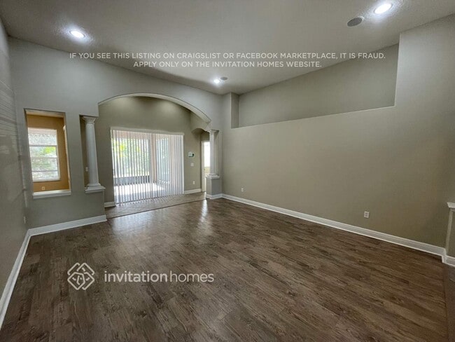 Building Photo - 1845 Beaconsfield Dr