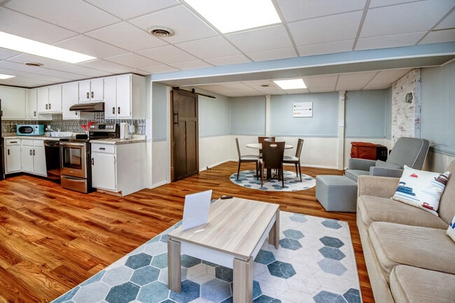 Building Photo - 9 Birch Dr