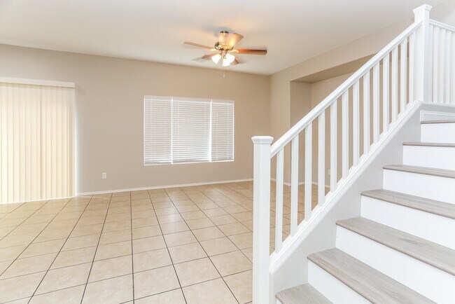 Foto del edificio - 1230 Maple Pines Ave