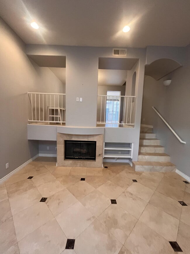 Foto del edificio - $3,800 - 2 Bed / 2.5 Bath Townhouse in the Crest Del Mar community