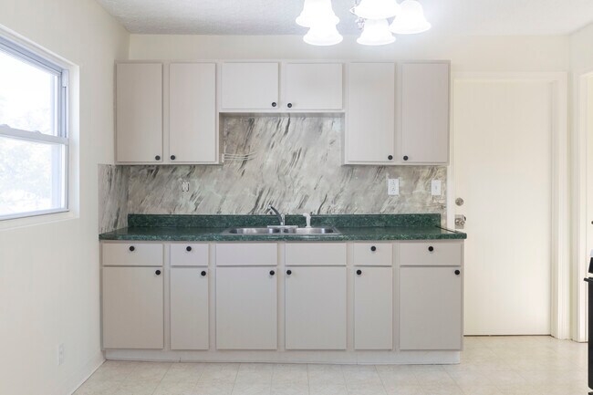 Foto del edificio - 2301 Hood Ave