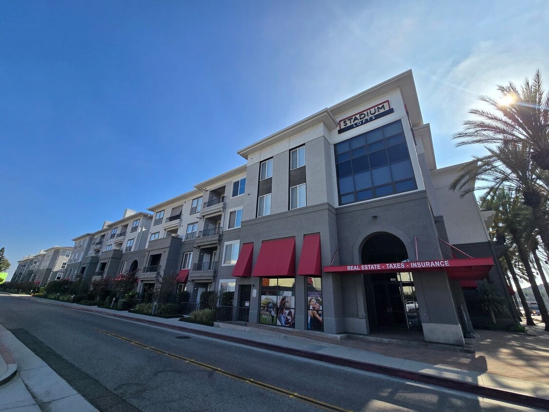 Primary Photo - Exclusive Stadium Lofts Community: Ground ...