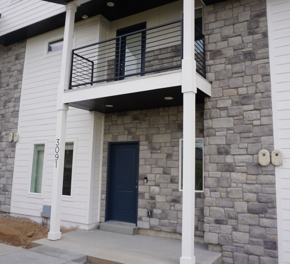 Foto principal - Layton Townhome 3 Bed 2.5 Bath