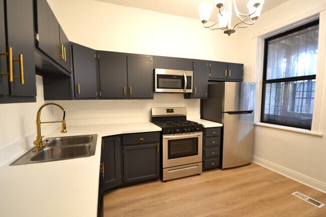 Building Photo - 2943 N Halsted St