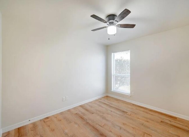Building Photo - 2316 Village View Loop