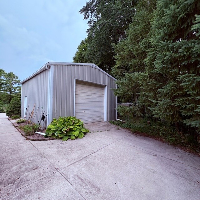 Building Photo - N8590 Snake Rd