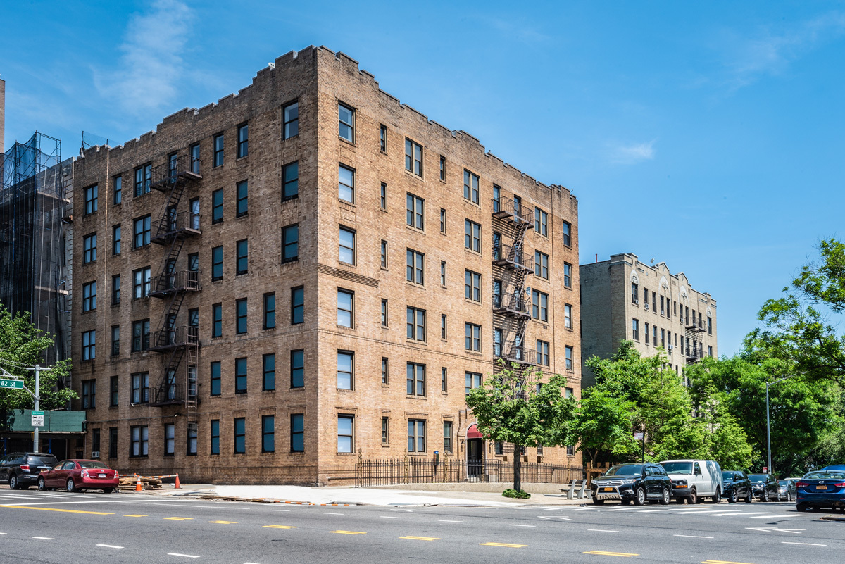 Building Photo - 521 W 185th St