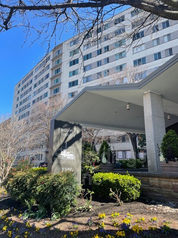 Foto principal - 1200 N Nash St