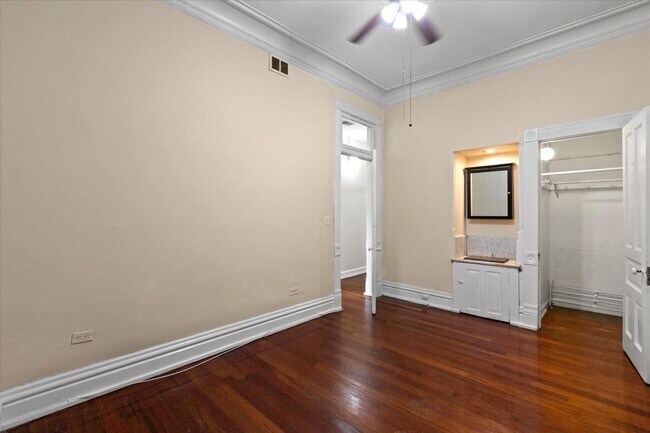 Foto del edificio - 229 S Racine Ave