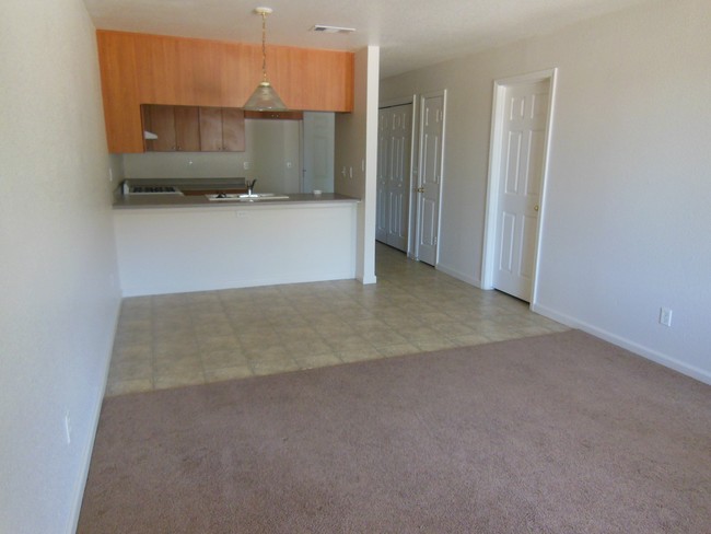 Interior Photo - 8541 Deep St