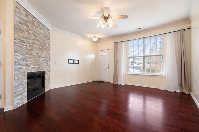 Building Photo - Conveniently located 2-bedroom, 2.5-bathroom home in Morrisville, NC