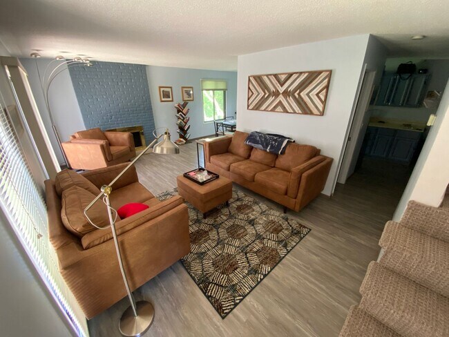 Building Photo - Nice, Updated 3br/3ba in Minnetonka