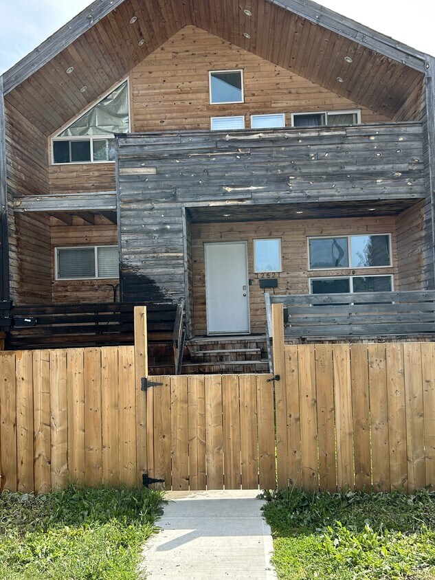 Primary Photo - 12521-12577 77 St NW