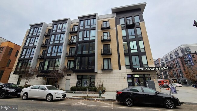 Foto del edificio - 1405 W Street NW Unit 205