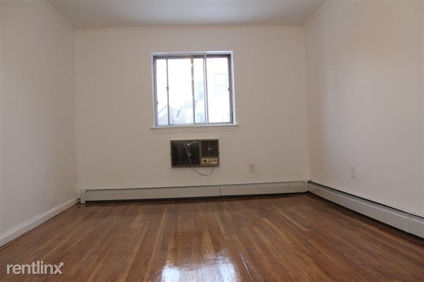 Foto del edificio - 4329 Baychester Ave