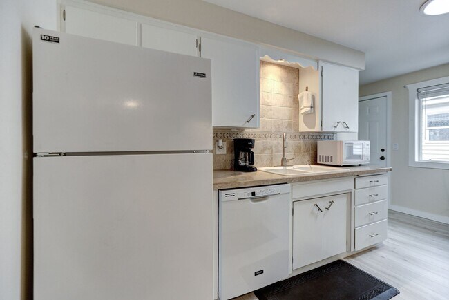 Foto del edificio - Charming 2-Bedroom Home with Front Yard in Spokane