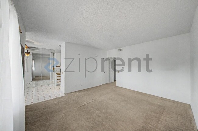Building Photo - Unit 6