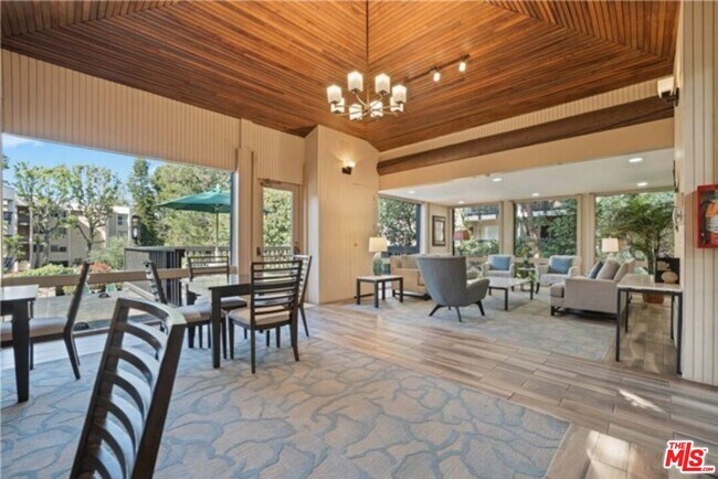 Foto del edificio - 8314 Raintree Cir