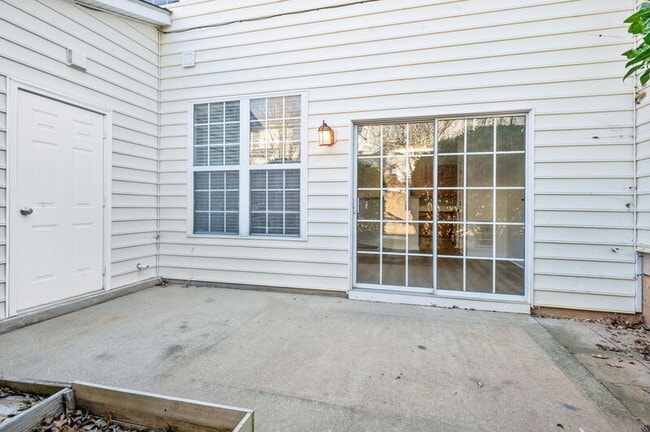 Building Photo - 2204 Valley Haven Dr