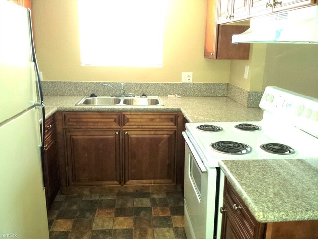 Building Photo - 2 br, 2 bath 4plex - Del Gado Apartments